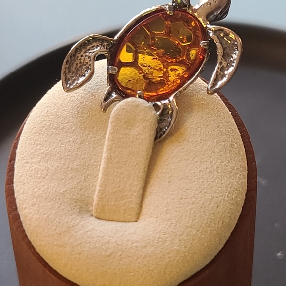 Sterling silver and Baltic Amber pendant - Picture 8 of 9
